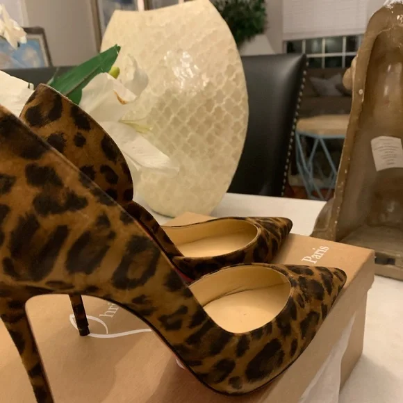 Christian Louboutin - Picture 2 of 8